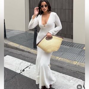 Summer 🌺 NWT ZARA VACATION  CROCHET DRESS  S 
🚨 My prices are firm, no discount